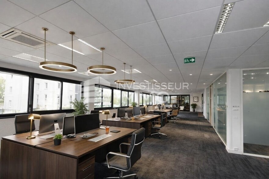 Office in Massy to rent - Interior Photo - Image 1 of 15