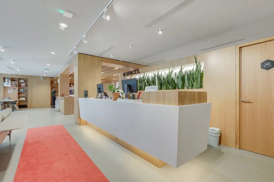 Office in to rent - Lobby - Image 3 of 10