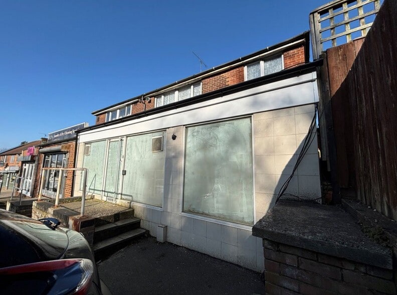 14-14A Eaton Green Rd, Luton for sale - Primary Photo - Image 1 of 1