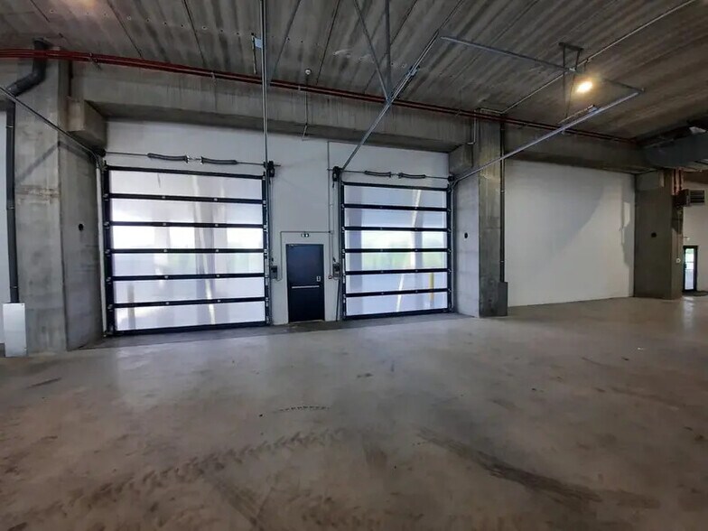 Light Industrial in Colombes to rent - Interior Photo - Image 3 of 5
