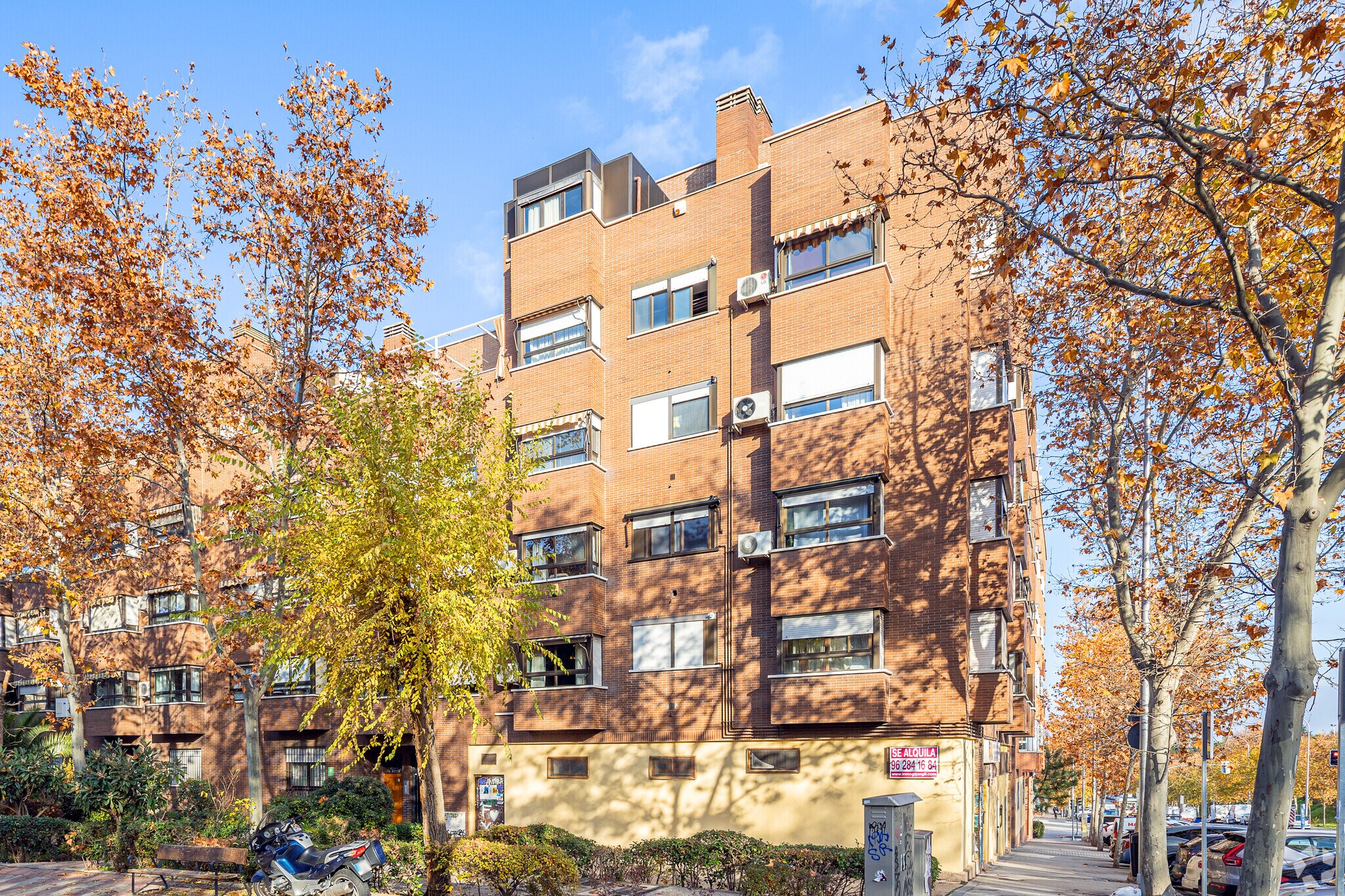 Retail in Madrid, Madrid to rent Primary Photo- Image 1 of 2