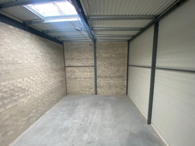 Light Industrial in Cergy to rent - Interior Photo - Image 3 of 13
