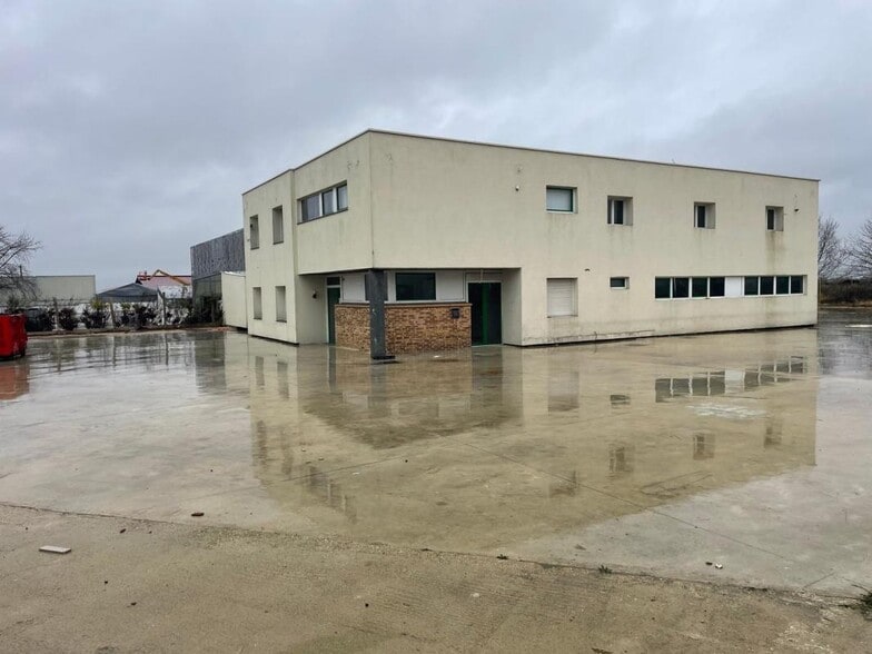 Light Industrial in Saint-Pathus for sale - Building Photo - Image 1 of 8
