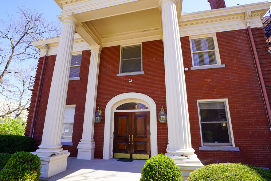 2406 Auburn Ave, Cincinnati, OH for sale - Building Photo - Image 1 of 1