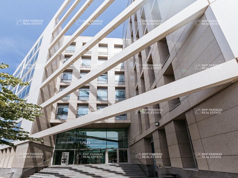 Office in Marseille to rent - Building Photo - Image 2 of 11