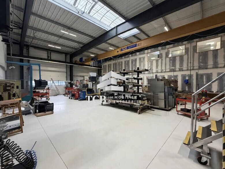 Light Industrial in Saint-Aignan-Grandlieu to rent - Interior Photo - Image 1 of 8