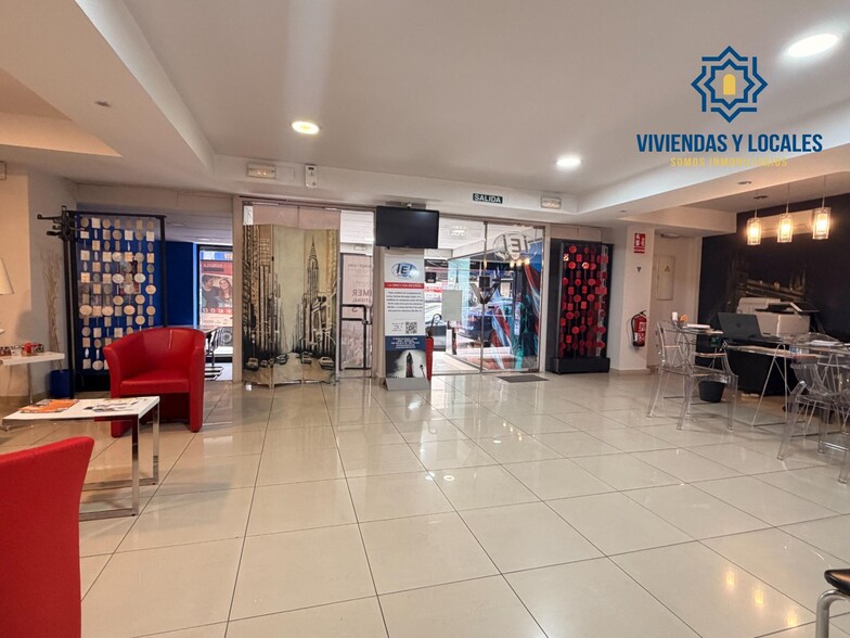 Retail in Granada, Granada to rent - Building Photo - Image 2 of 38
