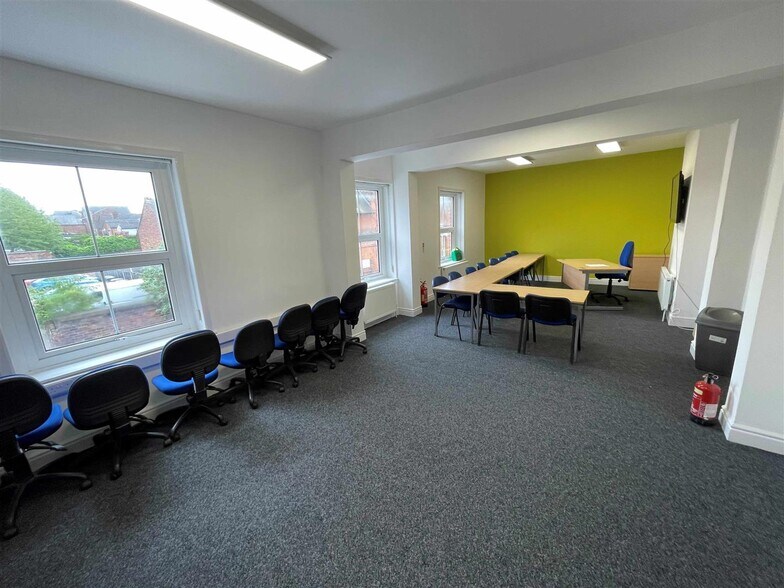 14 Chapel St, Crewe for rent - Interior Photo - Image 2 of 12