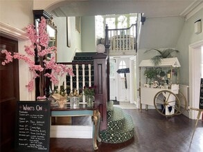 2 Cobham Road, Westcliff On Sea to rent Interior Photo- Image 1 of 15