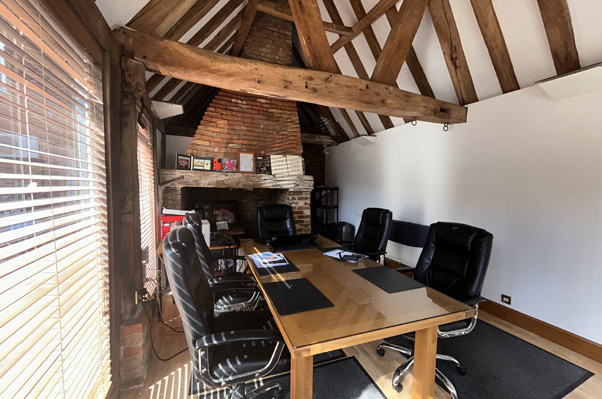 High St, East Grinstead to rent Interior Photo- Image 1 of 1