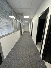 606 Rue Fourny, Buc to rent Interior Photo- Image 2 of 11