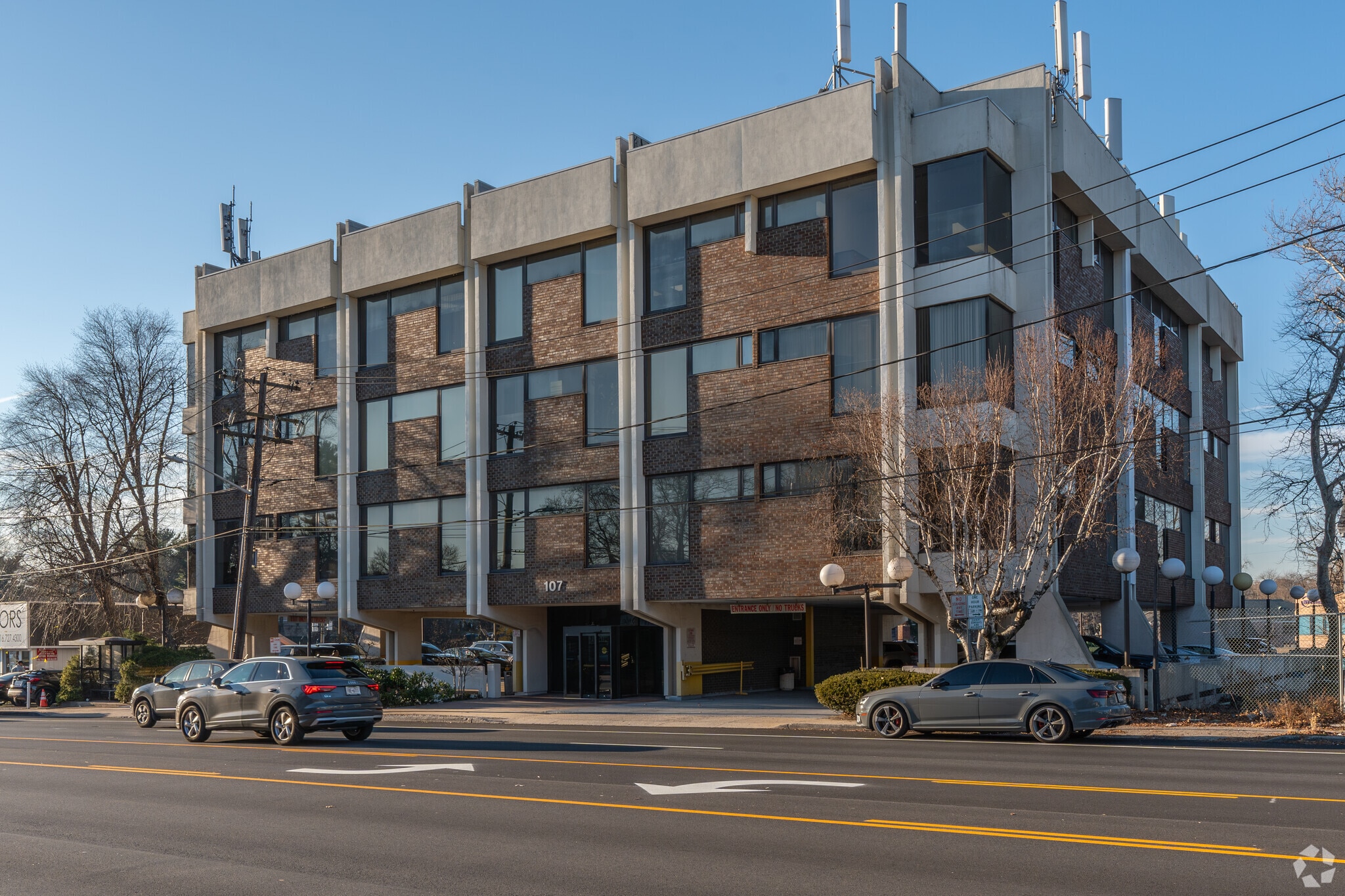 107 Northern Blvd, Great Neck, NY to rent Primary Photo- Image 1 of 17