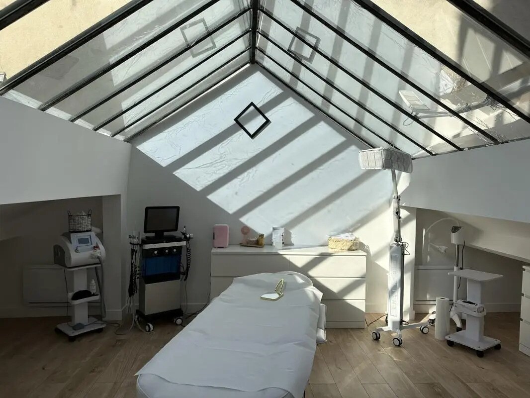 Retail in Neuilly-sur-Seine to rent Interior Photo- Image 1 of 4