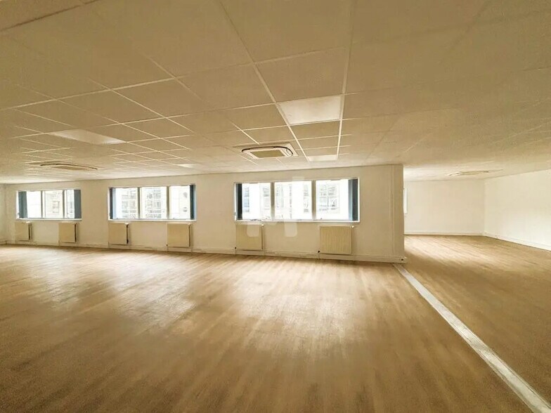 Office in Massy to rent - Building Photo - Image 3 of 18