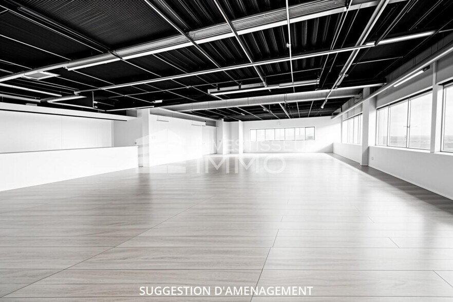 Office in Noisy Le Grand to rent - Interior Photo - Image 1 of 2