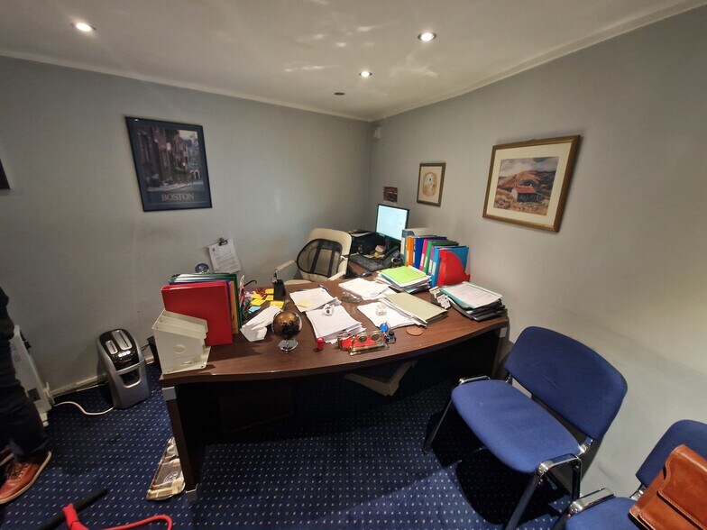 77 Torrisdale St, Glasgow for sale - Interior Photo - Image 2 of 9