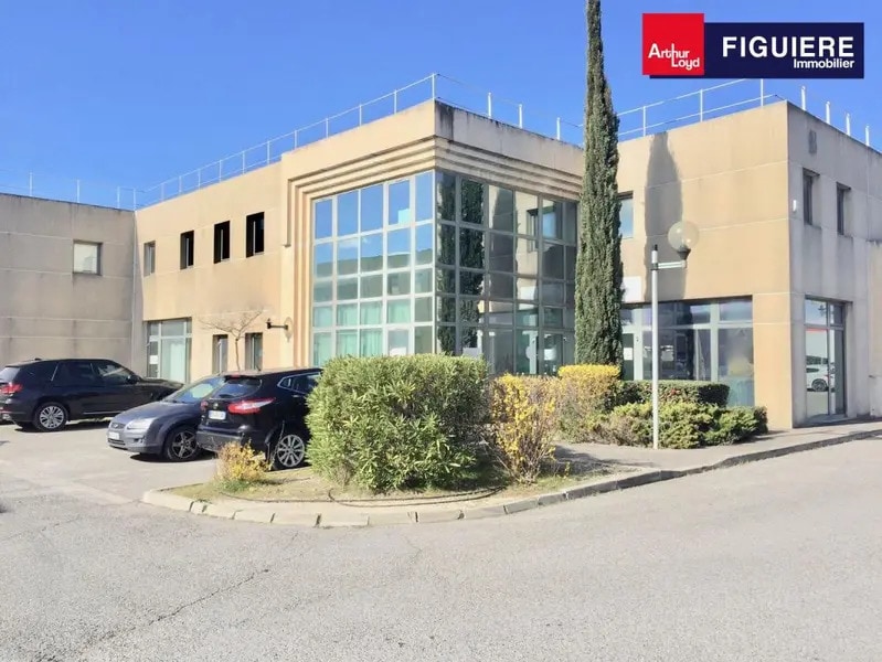 Location Local d'activités 330 m² - Photo 1