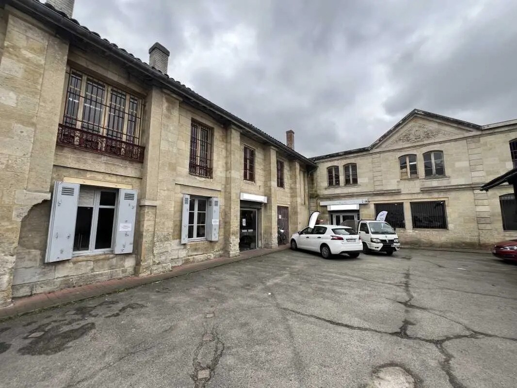Light Industrial in Bordeaux for sale Building Photo- Image 1 of 8