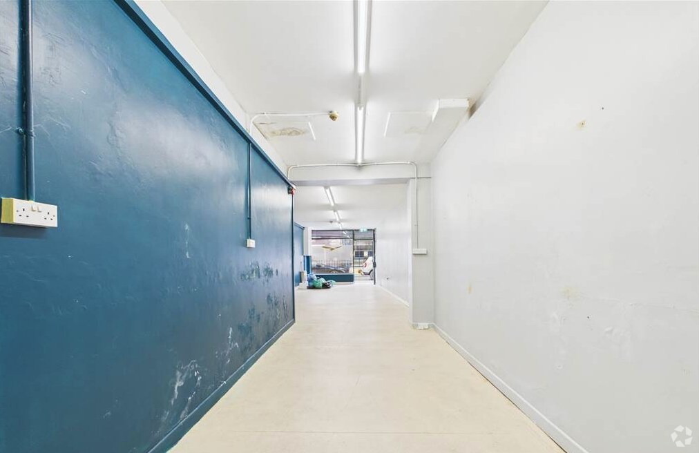 17 Dunluce St, Larne to rent Interior Photo- Image 1 of 4