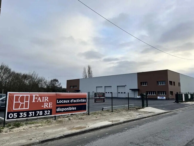 Location Local d'activités 2 100 m²