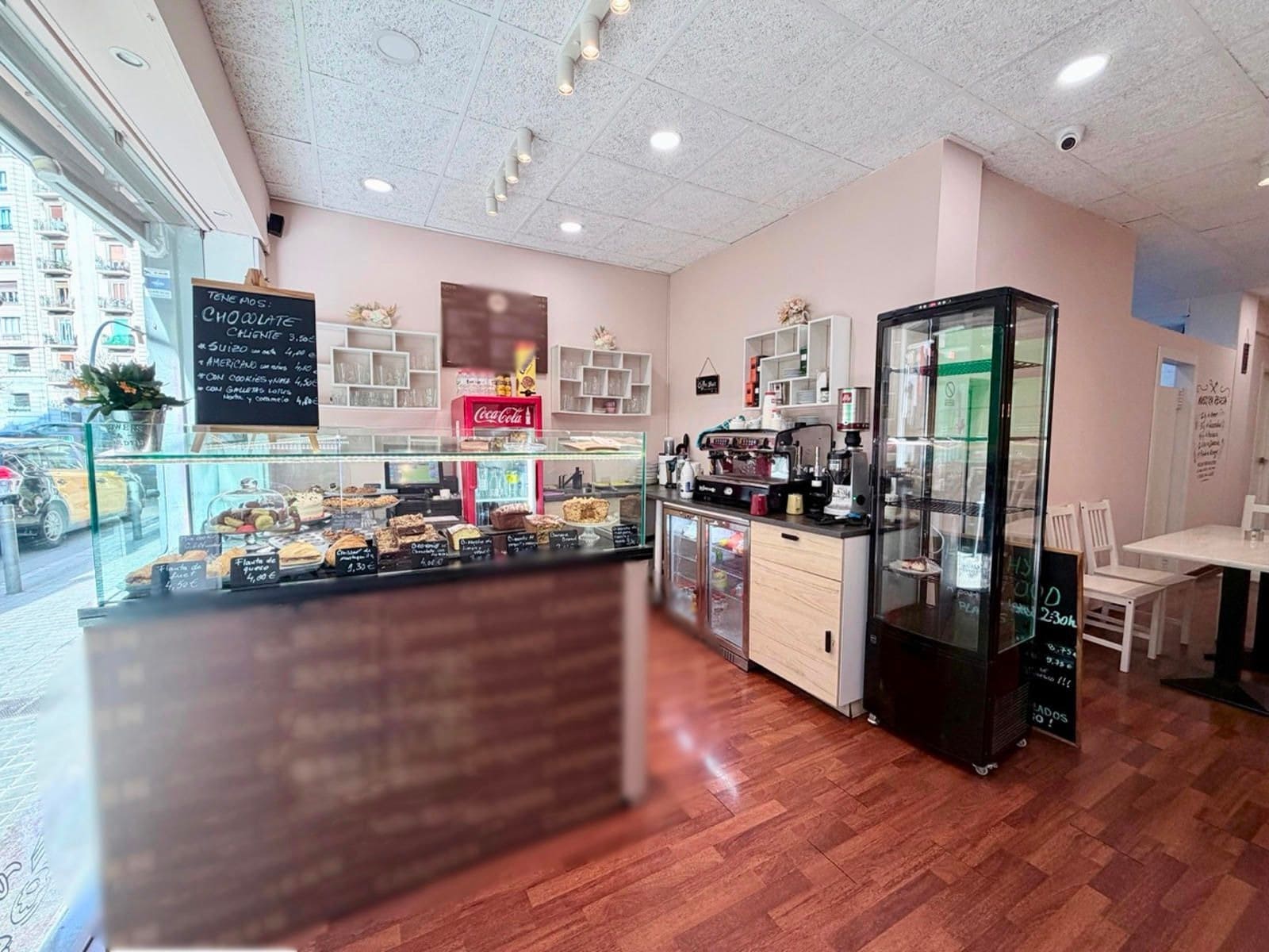 Retail in Barcelona, Barcelona to rent Building Photo- Image 1 of 2