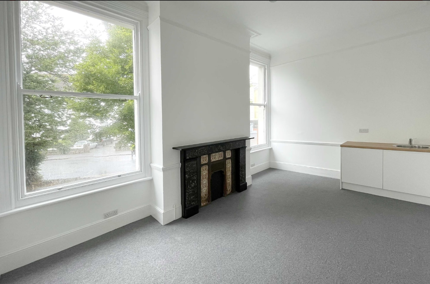 1 Trinity Trees, Eastbourne to rent Interior Photo- Image 1 of 4