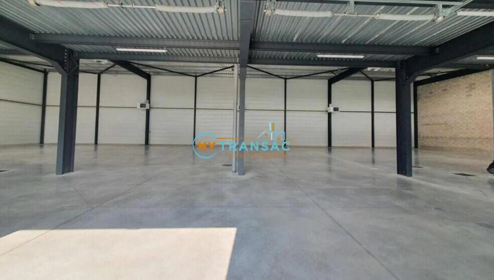 Industrial in Bondoufle for sale - Building Photo - Image 3 of 7