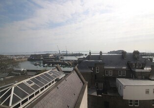 31-33 Le Pollet, Guernsey to rent Interior Photo- Image 1 of 5