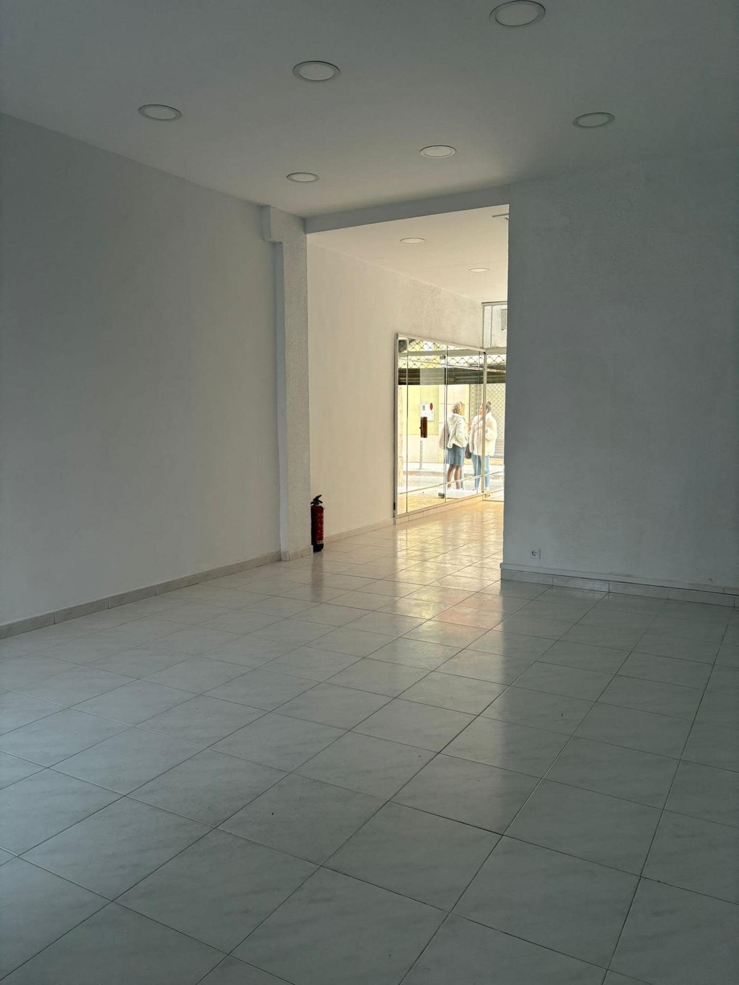 Retail in Mataró, Barcelona to rent Interior Photo- Image 1 of 6