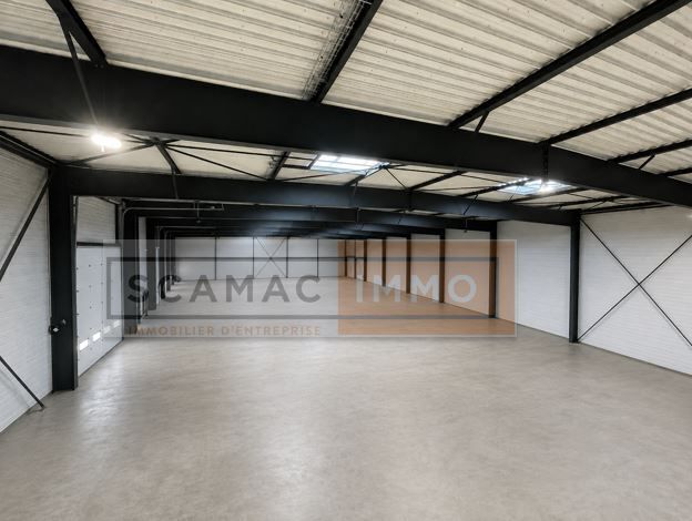 Light Industrial in Chalifert for sale Interior Photo- Image 1 of 4