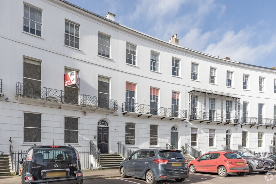 16 Royal Cres, Cheltenham for sale - Primary Photo - Image 1 of 1