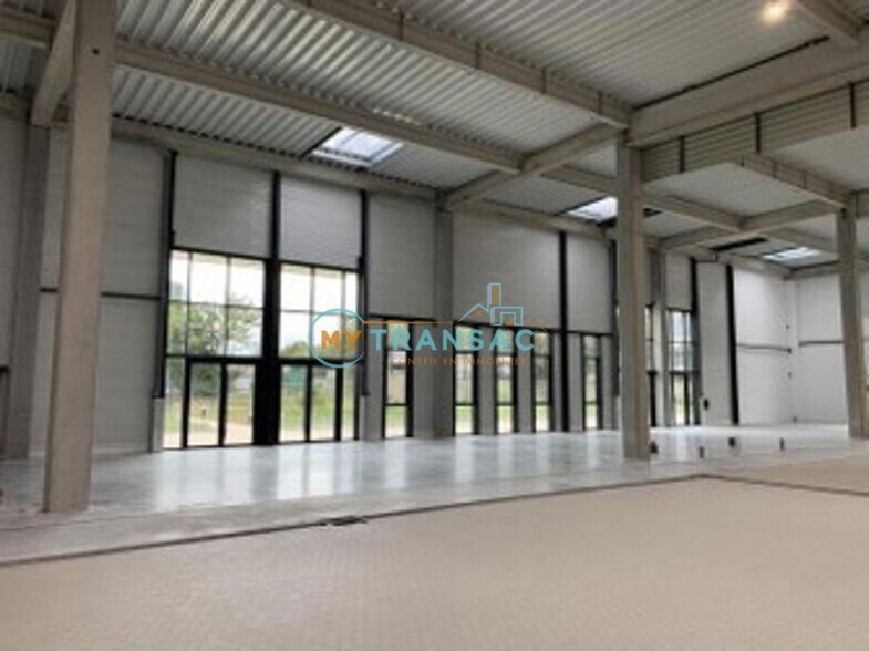 Industrial in Sucy-en-Brie to rent - Interior Photo - Image 2 of 13