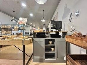Retail in Barcelona, Barcelona to rent Interior Photo- Image 2 of 16