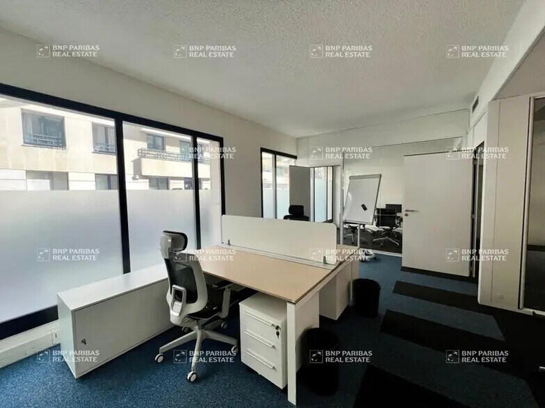 21 Rue Saint-Pierre, Neuilly-sur-Seine to rent - Interior Photo - Image 2 of 9