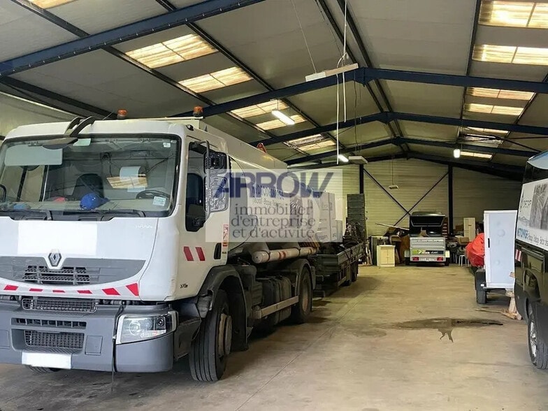 Light Industrial in GRANDCHAMP-DES-FONTAINES to rent - Building Photo - Image 2 of 3