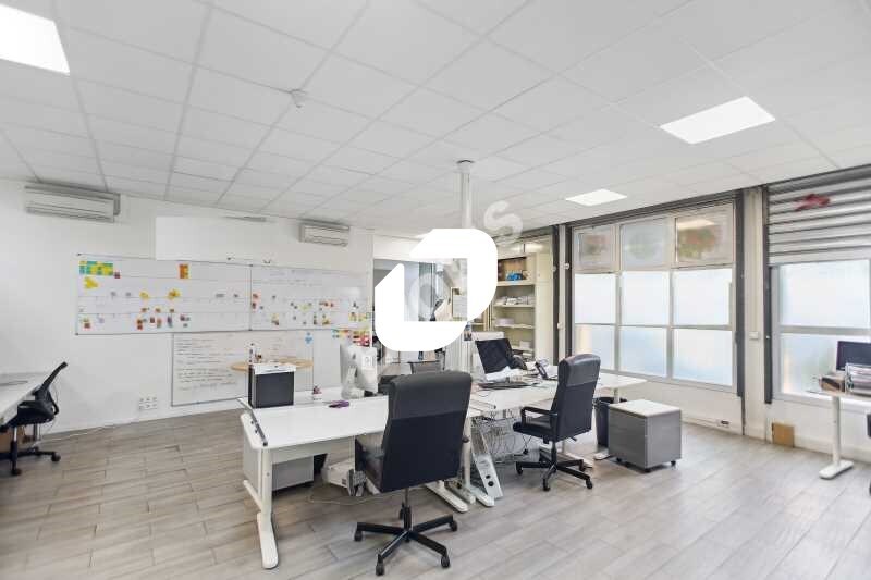 Light Industrial in Montreuil for sale - Interior Photo - Image 3 of 12