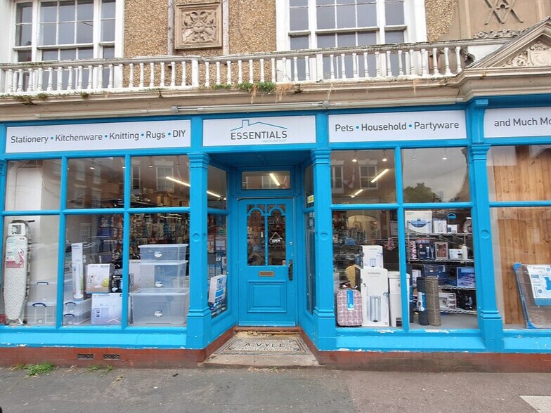 19 Castle St, Buckingham for sale - Building Photo - Image 1 of 1