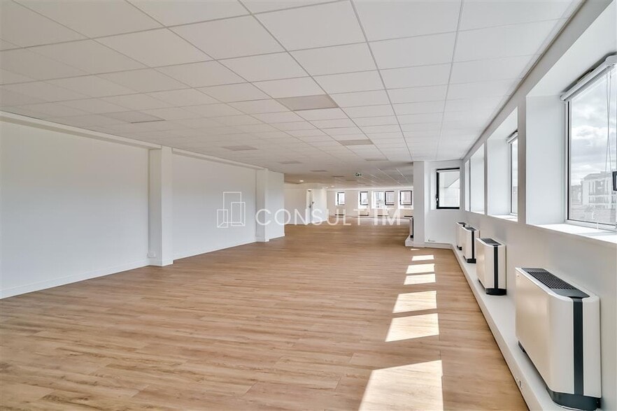 Office in Issy-les-Moulineaux to rent - Interior Photo - Image 2 of 8