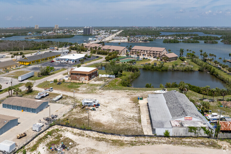 870 Buttonwood Dr, Fort Myers Beach, FL for sale - Aerial - Image 3 of 33