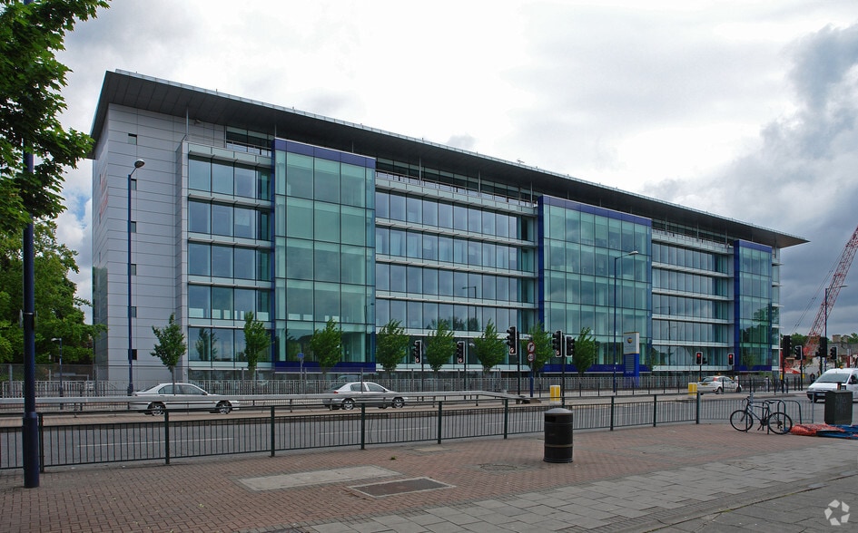 785 Bath Rd, Hounslow for sale - Primary Photo - Image 1 of 1