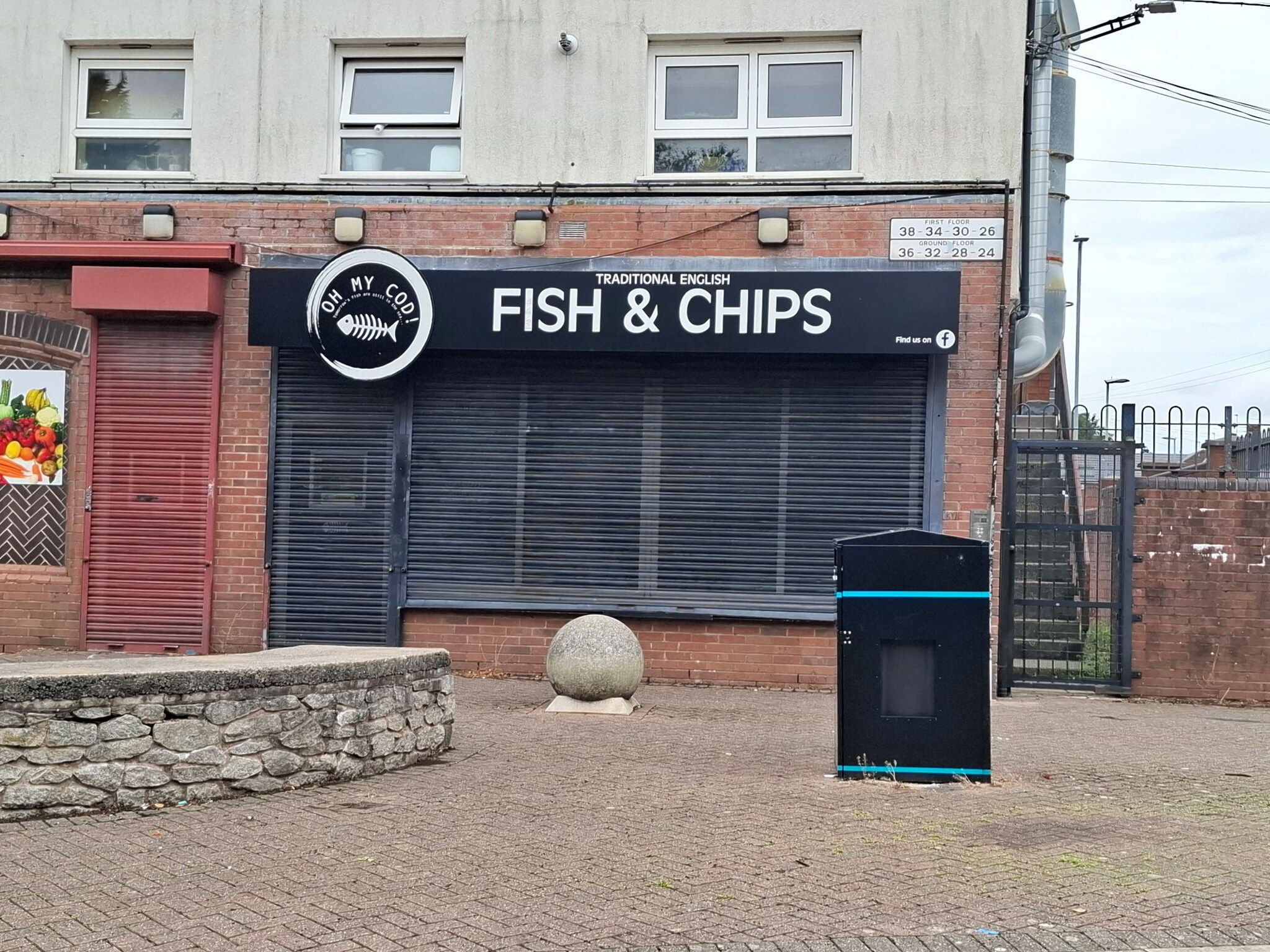 24-32 Near Birches Parade, Oldham to rent Primary Photo- Image 1 of 2