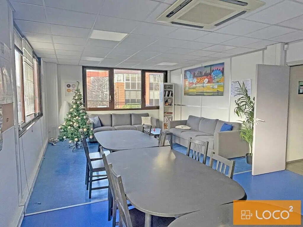 Location Bureaux 990 m² - Photo 1