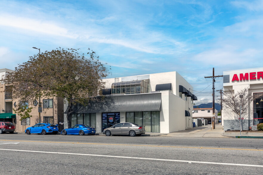 207 E Los Feliz Rd, Glendale, CA for rent - Building Photo - Image 1 of 17