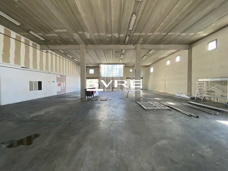 Retail in Aubagne to rent - Interior Photo - Image 3 of 3