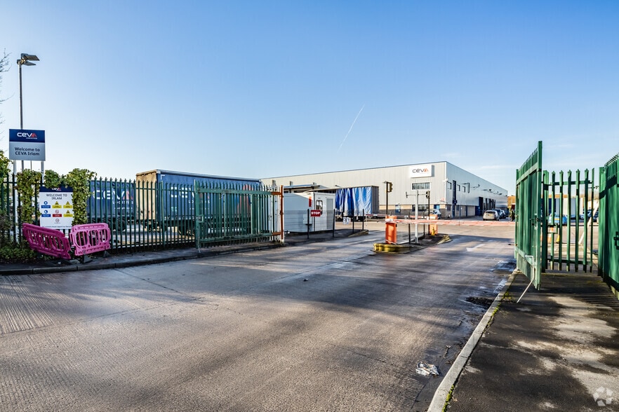 Gilchrist Rd, Manchester to rent - Building Photo - Image 2 of 8