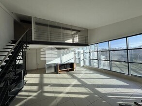 Office in Émerainville to rent Interior Photo- Image 2 of 6