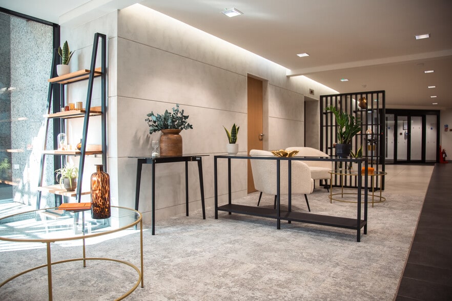 Crumpsall Vale, Manchester to rent - Interior Photo - Image 2 of 7