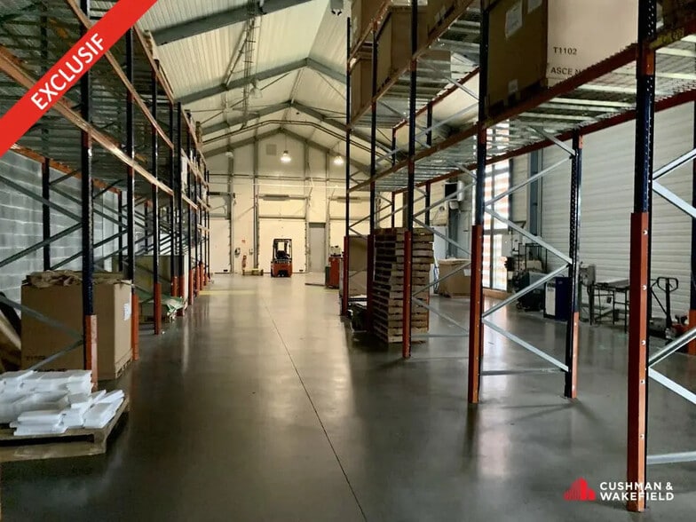 Light Industrial in Toulouse to rent - Interior Photo - Image 2 of 8