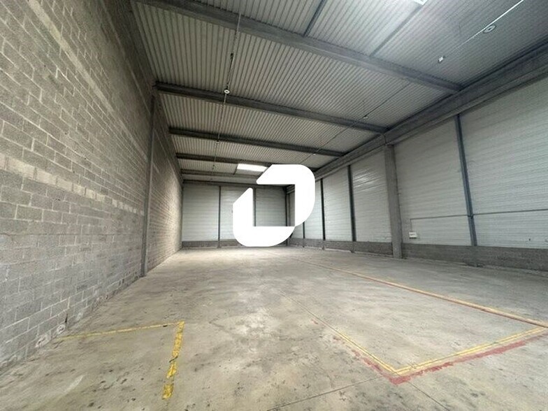 Light Industrial in Mitry-Mory to rent - Interior Photo - Image 2 of 8