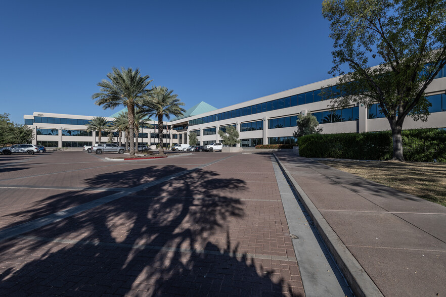 8800 N Gainey Center Dr, Scottsdale, AZ for rent - Building Photo - Image 1 of 7